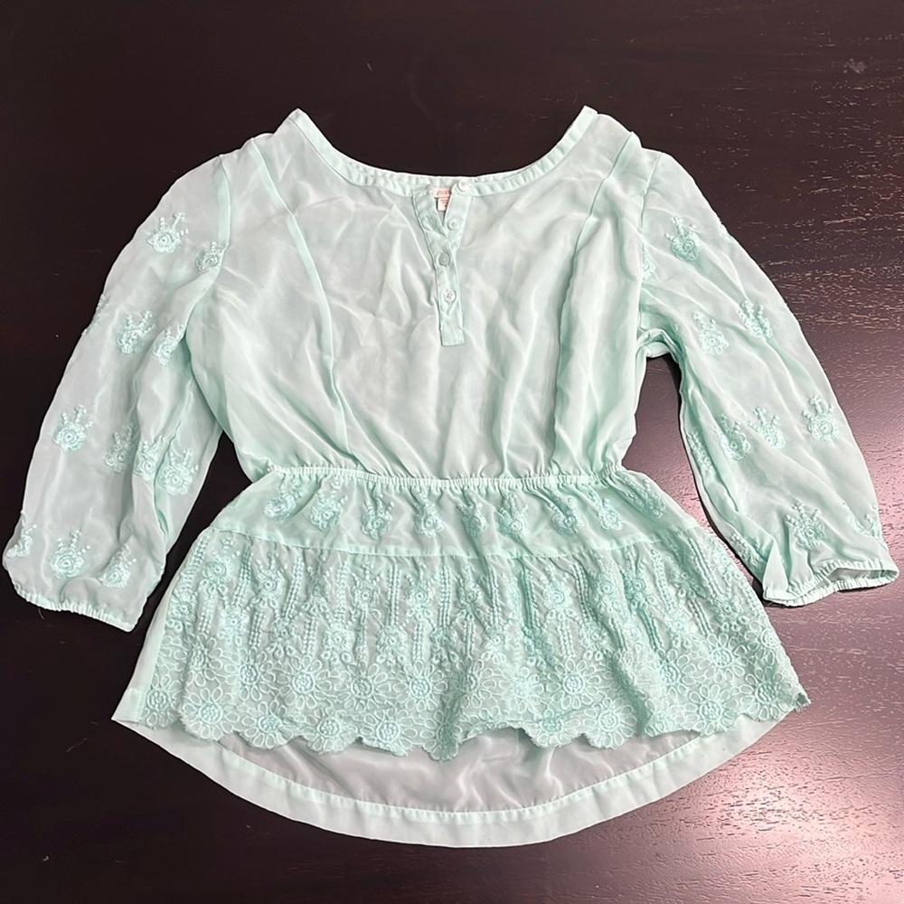 GUESS Mint Sheer Long Sleeve w/ Embroidery, Size Medium